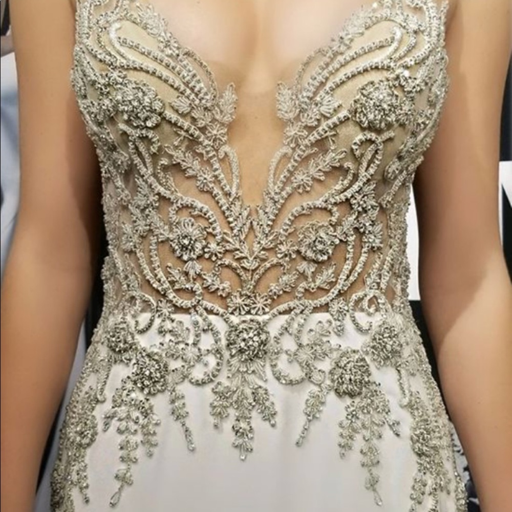 Enzoani - Melinda
Beaded lace bodyice 
Ivory/nude